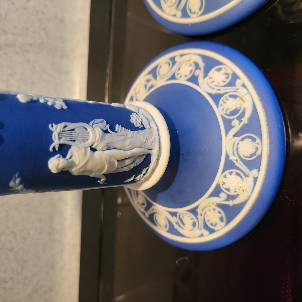 Pair of Dark Blue Wedgwood Jasperware Candlesticks Candle Holders 7 3/4" - Picture 8 of 16
